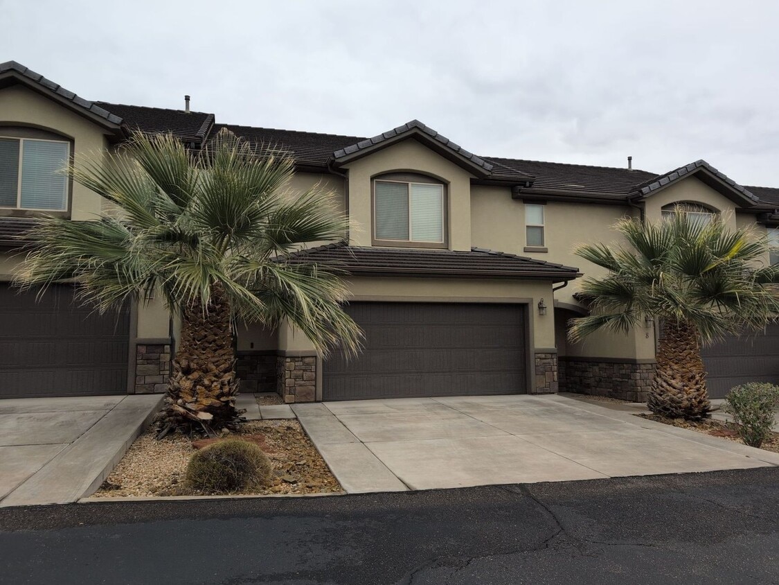 Building Photo - Charming 3 Bedroom and 2.5 Bathroom Townhome