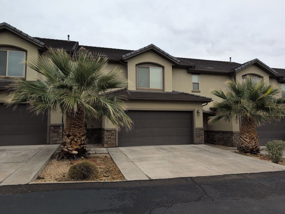 Foto del edificio - Charming 3 Bedroom and 2.5 Bathroom Townhome