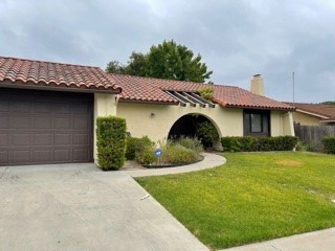 Primary Photo - Large Mid-Centry 4 Bedroom In Del Cerro!