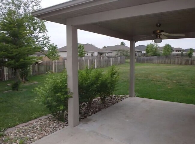 Building Photo - 3 bedroom, 2 bathroom home