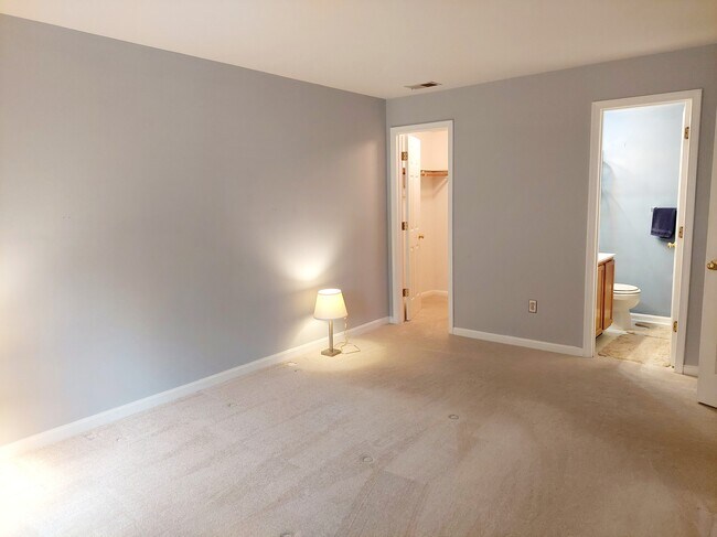 Foto del edificio - 3800 Sunnyfield Ct