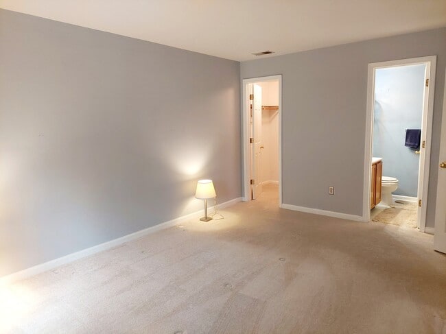 Building Photo - 3800 Sunnyfield Ct