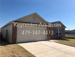 Building Photo - 1236 S Nighthawk Ln