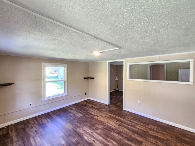 Building Photo - 517 Lattie Miller Rd