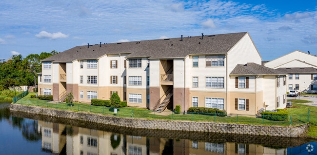 Foto del edificio - Retreat at Valencia Apartment Homes