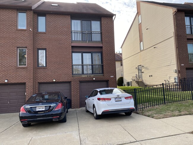 Building Photo - 4968 Fitler St