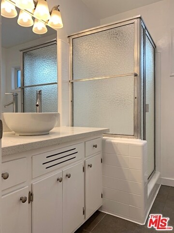 Foto del edificio - 1851 Winona Blvd