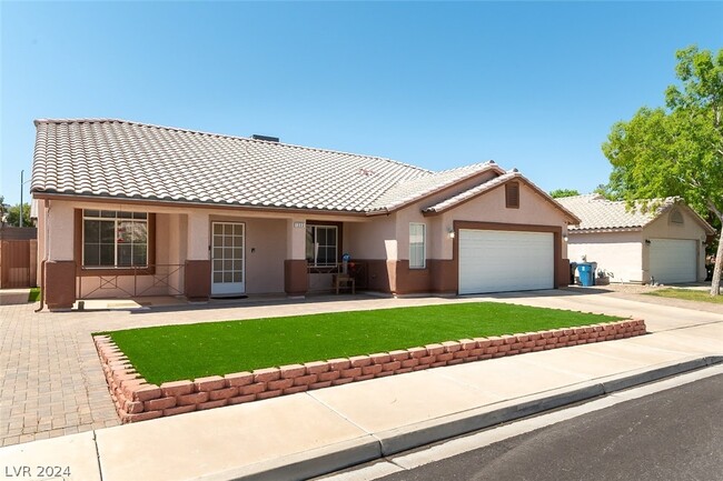 Building Photo - 1333 Passiflora Dr