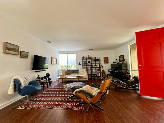 Living room - 352 Avenida Sevilla