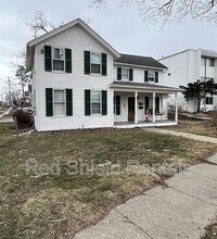 Building Photo - 501 W Forest Ave