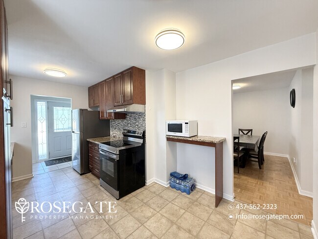 Building Photo - Spacious 3-Bedroom Main Level Home with Internet Included – Scarborough