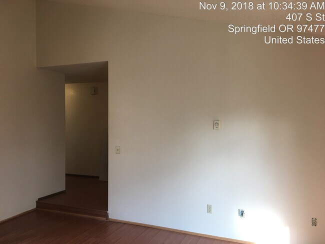 Building Photo - 3BR/2BA House/2-Car Garage in Springfield