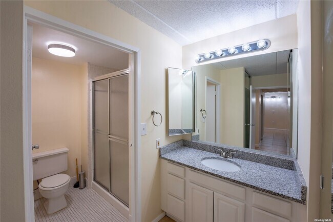 Foto del edificio - 750 W Broadway