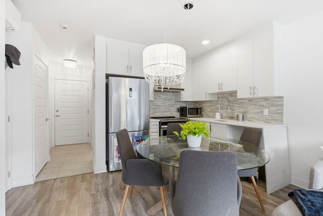 Photo du bâtiment - 2560 Rue Bossuet