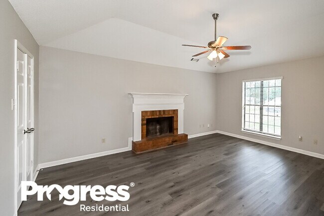 Building Photo - 6594 Pine Top Cir N