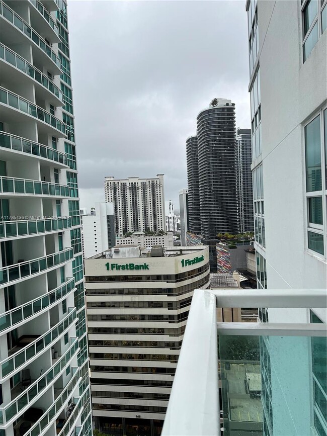 Foto del edificio - 950 Brickell Bay Dr