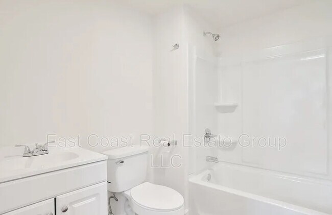 Building Photo - 15731 Fenton Ave