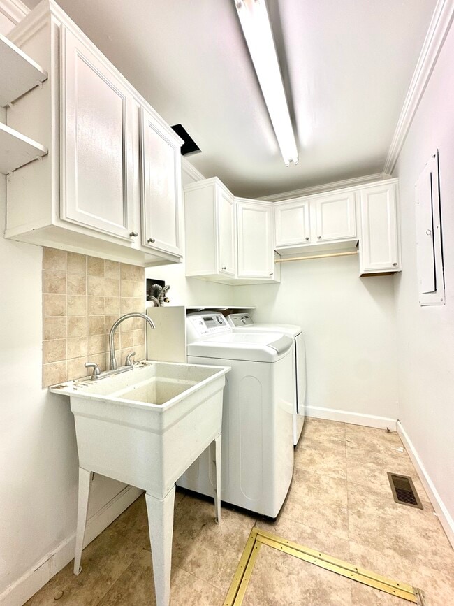 Building Photo - 1302 Clayton Marsh Dr