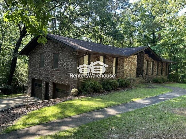 Building Photo - Luxurious 2-level, Dual Suite Living in Prestigious Indian Springs with 4 Bedrooms, 3 Full Baths,...