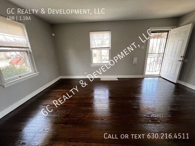 Building Photo - ***DETACHED SINGLE HOME / 4 BDRM / 1.5 BTH...