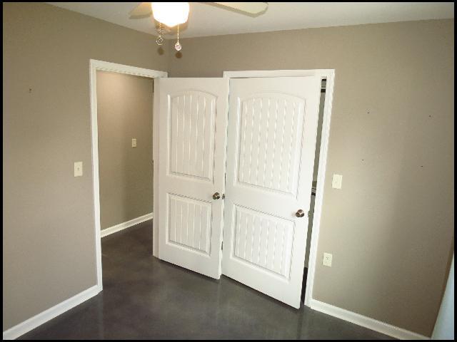 Building Photo - 306 Barnes St