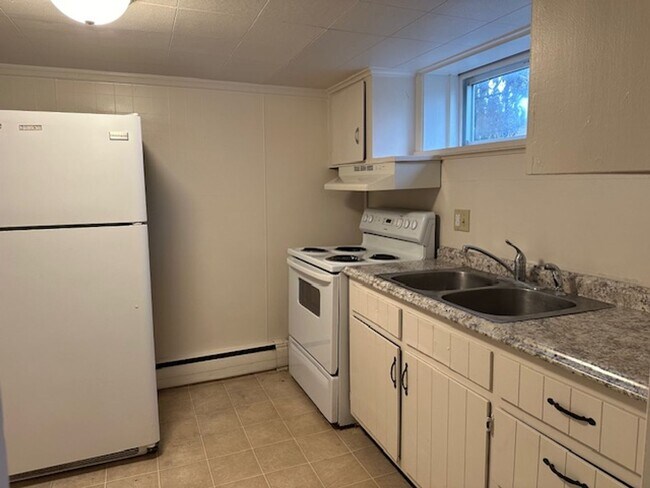 Foto del edificio - Lower Level 1 Bedroom 1 Bathroom Apartment...