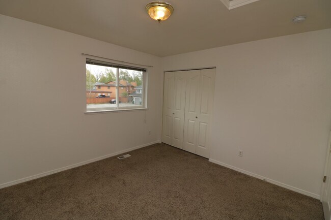 Building Photo - 1231 Balfour Dr