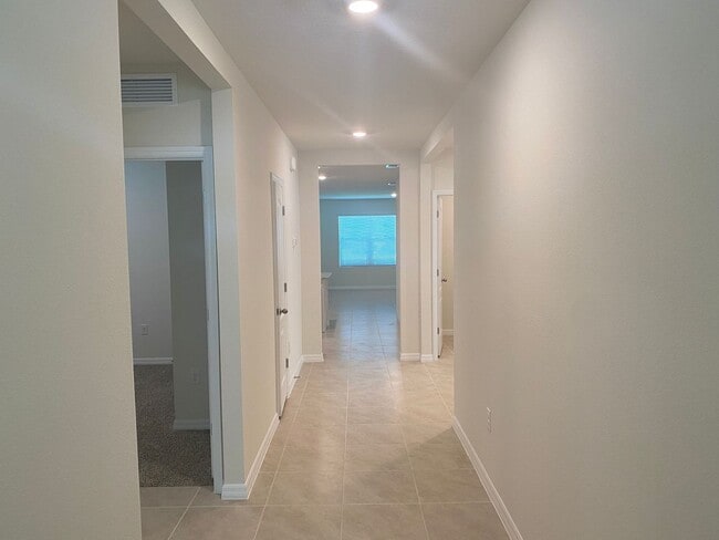 Foto del edificio - 4 Bedroom 2 Bath home in Oak Leaf Preserve...