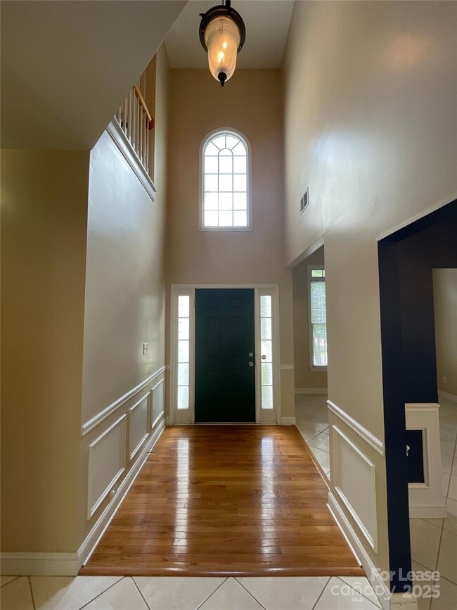 Building Photo - 1928 Dearmon Dr