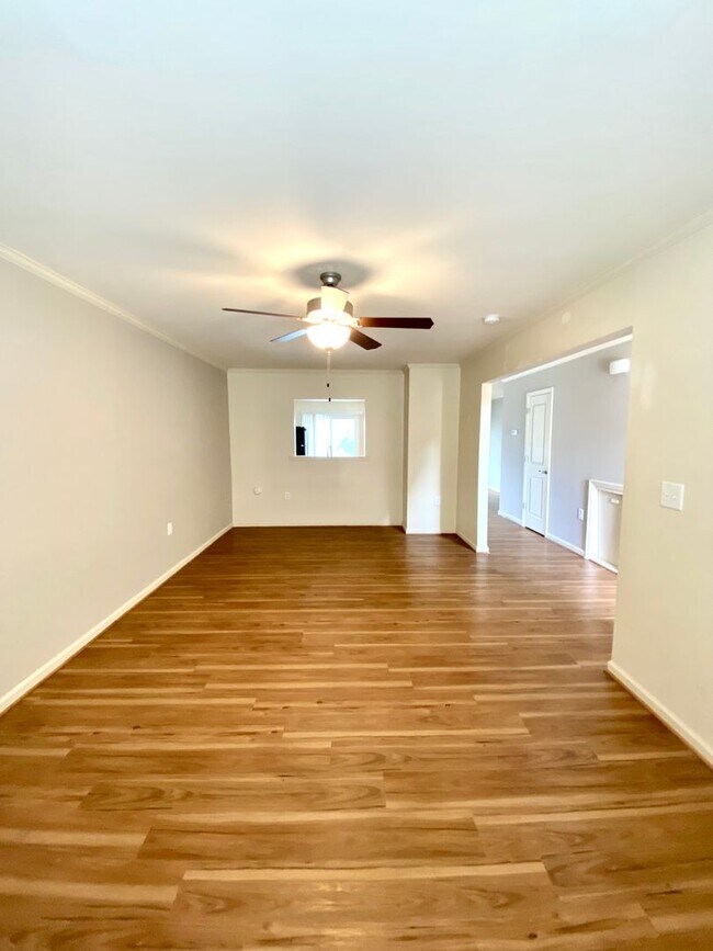 Foto del edificio - Town Home for Rent Minutes From Piney Gree...