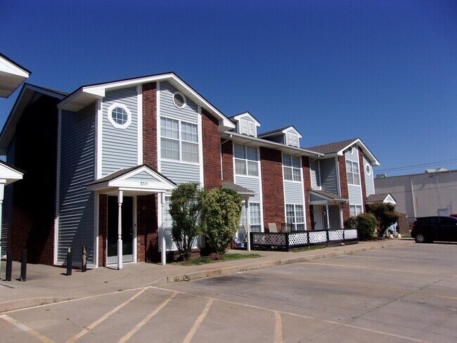 Foto del edificio - 2 Bed 1.5 Bath Townhome Warr Acres/Bethany
