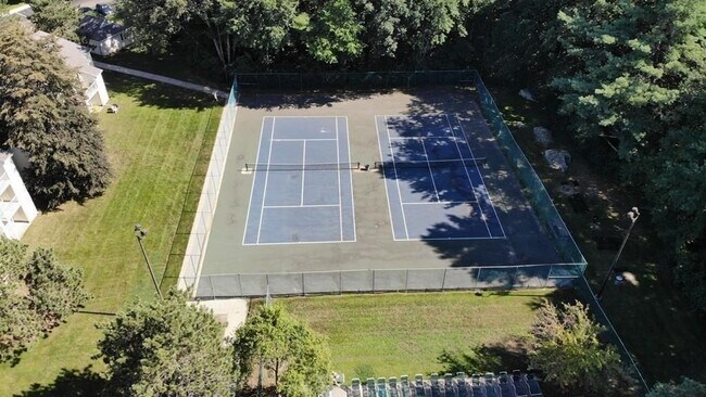 Building Photo - 2 Squire Ct