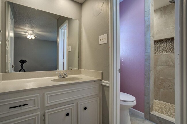 Foto del edificio - Pre-leasing this Beautiful 3/2/2 Home! Available JULY 1st