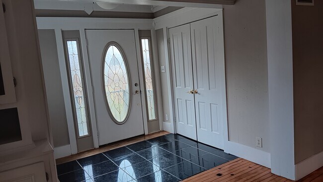 Foto del edificio - 2221 WI-83