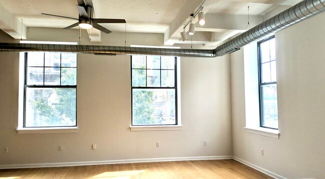 Building Photo - 1639 Poplar St