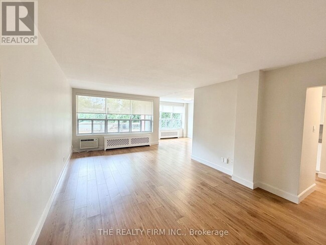 Building Photo - 10 Beechwood Pl