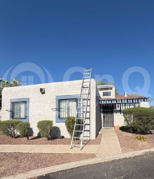 Building Photo - 3402 N Richland Dr