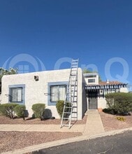 Building Photo - 3402 N Richland Dr