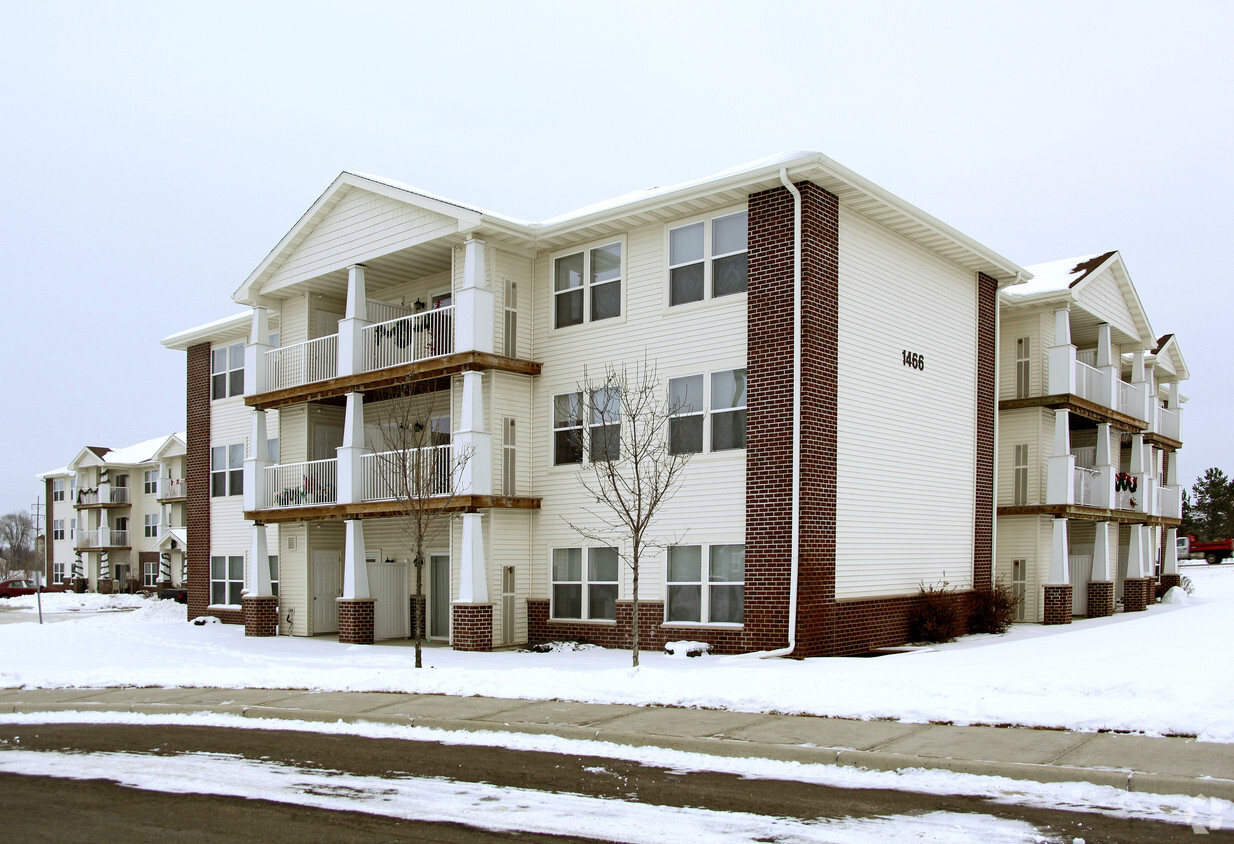 Primary Photo - Gateway Village Apartments