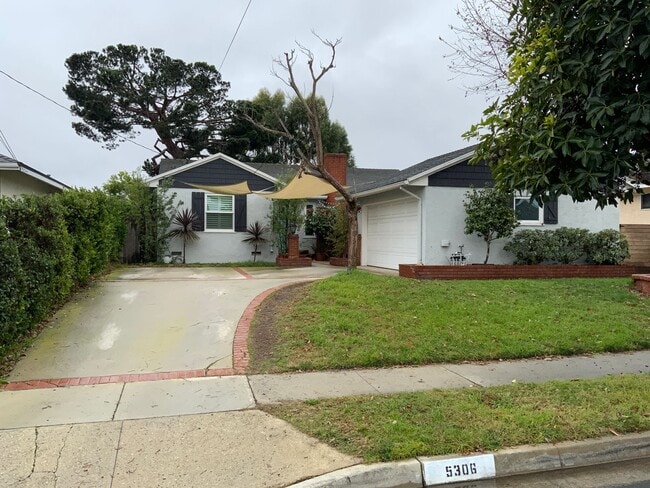 Building Photo - Spacious 3BD Home with Large Backyard, Quartz Counters & 2-Car Garage