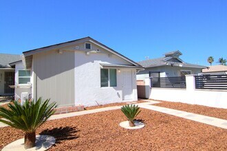 Building Photo - 6913 Vanalden Ave