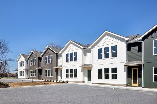 Building Photo - 341 Archwood Dr