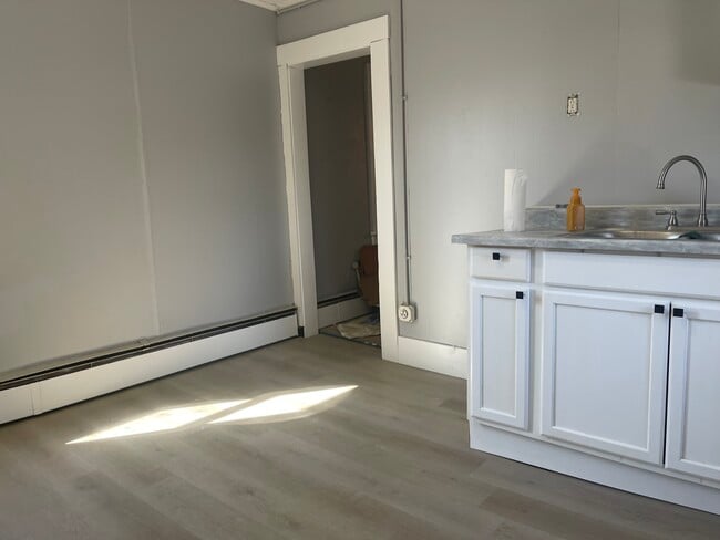 Building Photo - 288 Genesee St