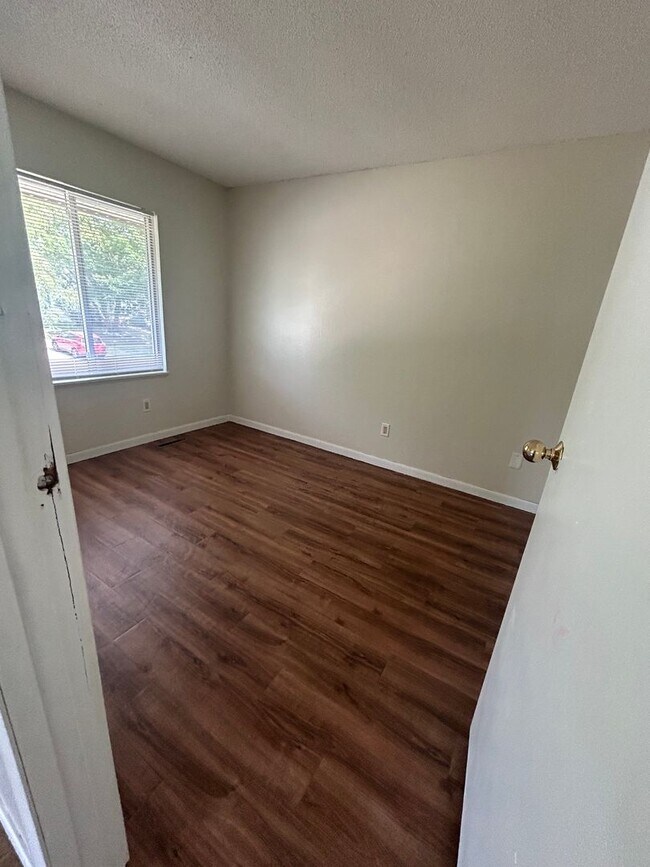 Building Photo - Available Now!!!  3 Bedroom 2 Bath house o...