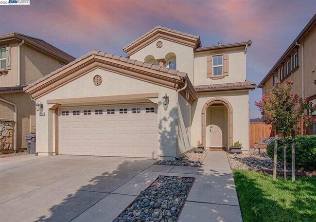 Foto del edificio - Welcome to this charming Lathrop home offering 4 bedrooms and 3 Baths 2 Car Garage!