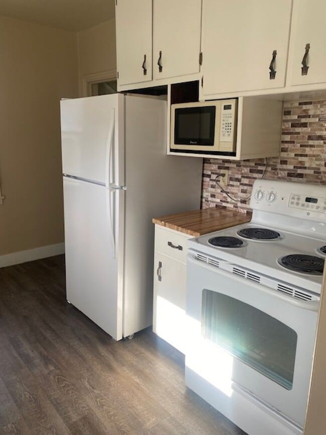 Foto del edificio - Spacious 4 bedroom single family home