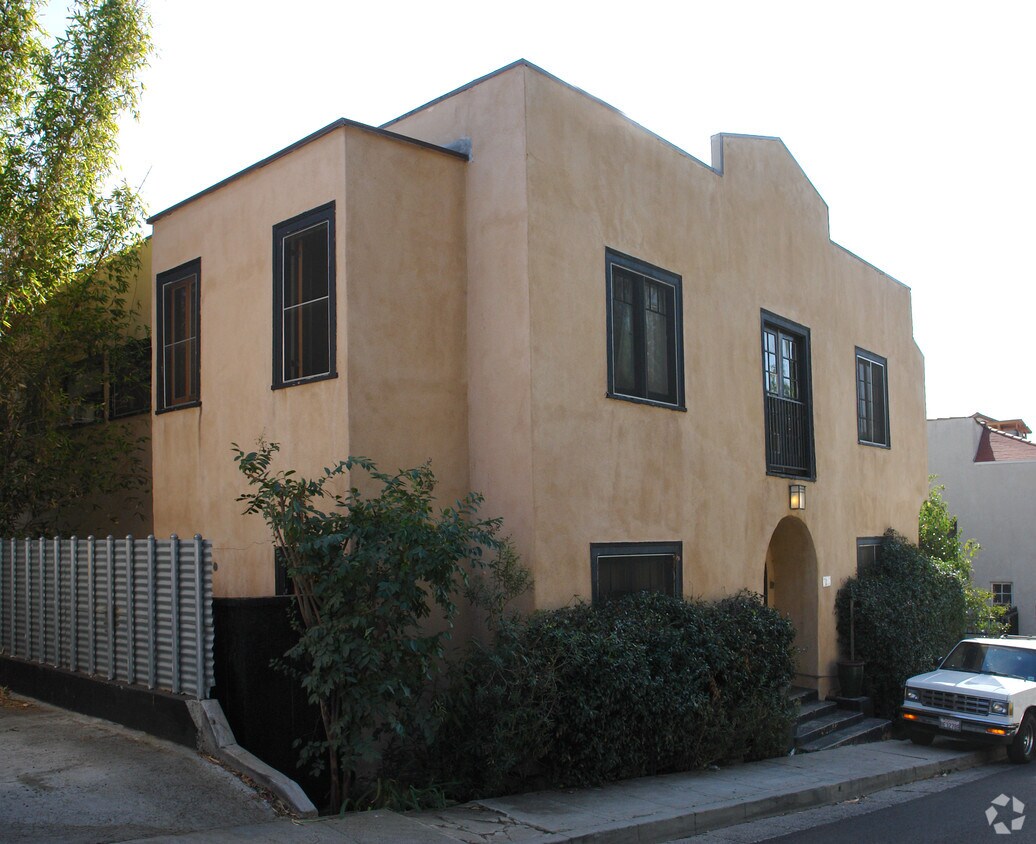 Building Photo - 3217 Larissa Dr