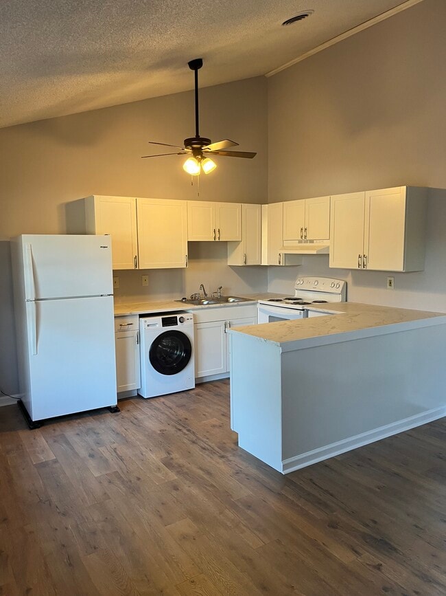 Building Photo - 711 Church St