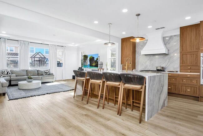 Foto del edificio - 1045 Martinez Dr