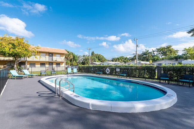 Building Photo - 1401 NE 17th Ct